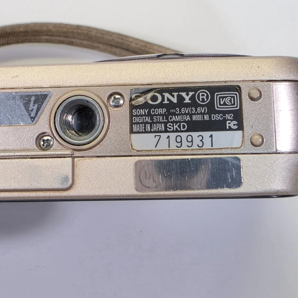 Sony Cyber-Shot DSC-N2 Digital Camera 10.1MP Gold Vario-Tessar Tested Bundle